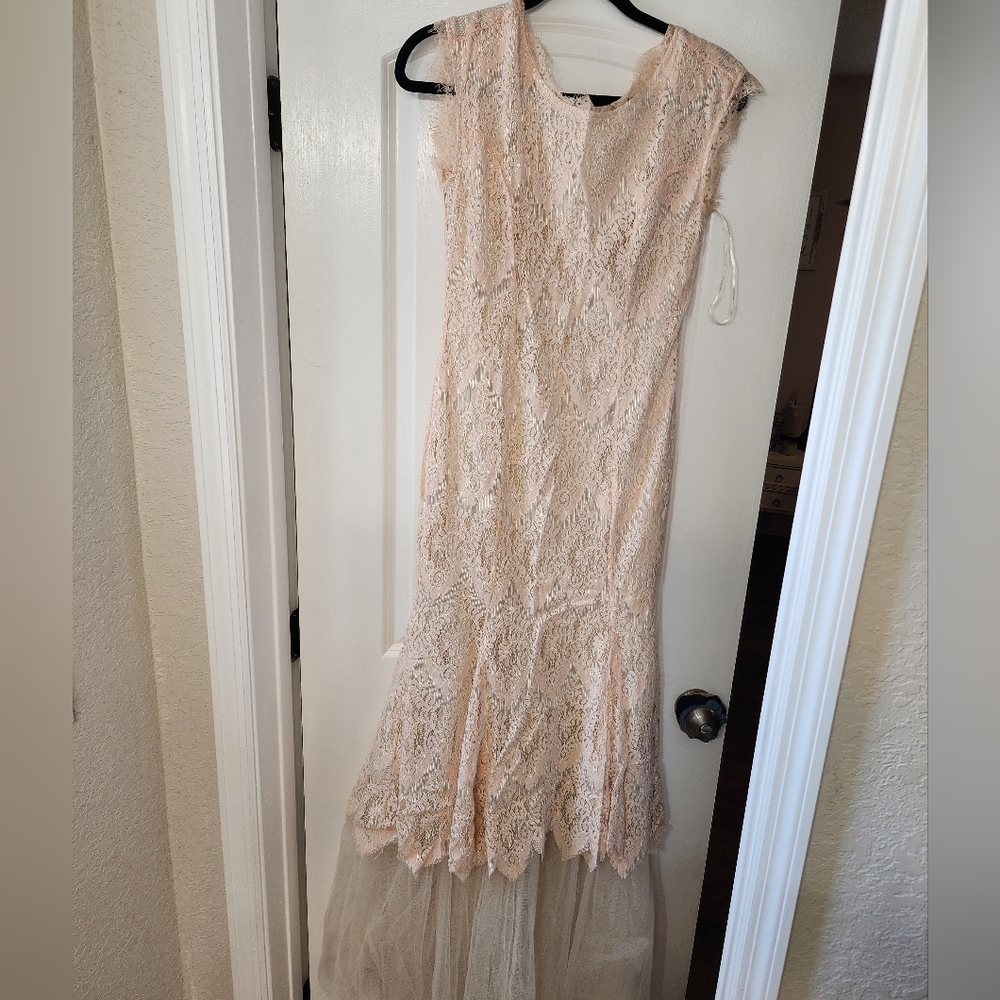 Maniju Mermaid Style Formal Lace Dress